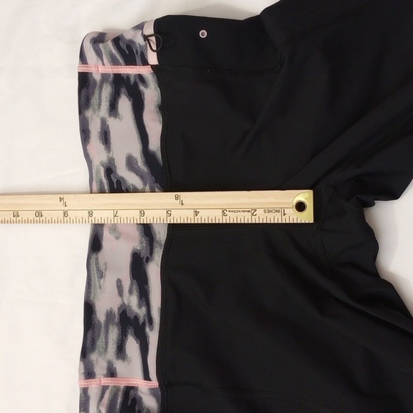 Lululemon Womens Crop Leggings Sz 6 Breezy Camo Black Capris Workout Athletic - Picture 6 of 10